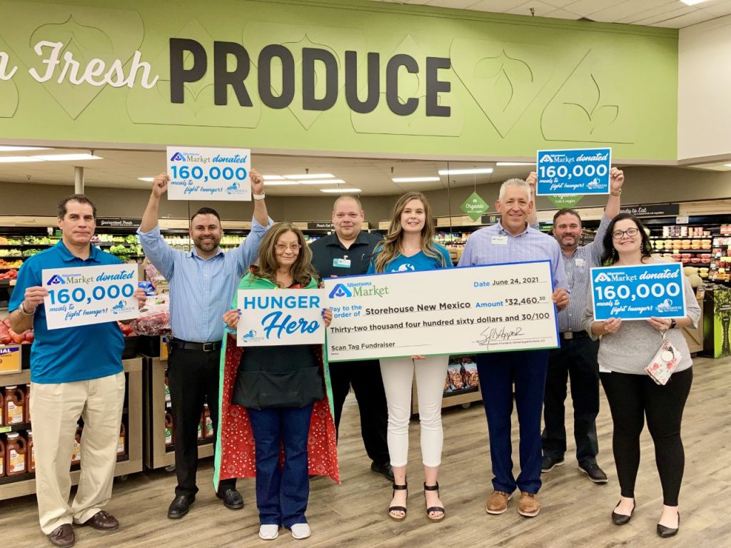 Hunger Hero Yvonne with staff from Albertsons Market and Storehouse NM